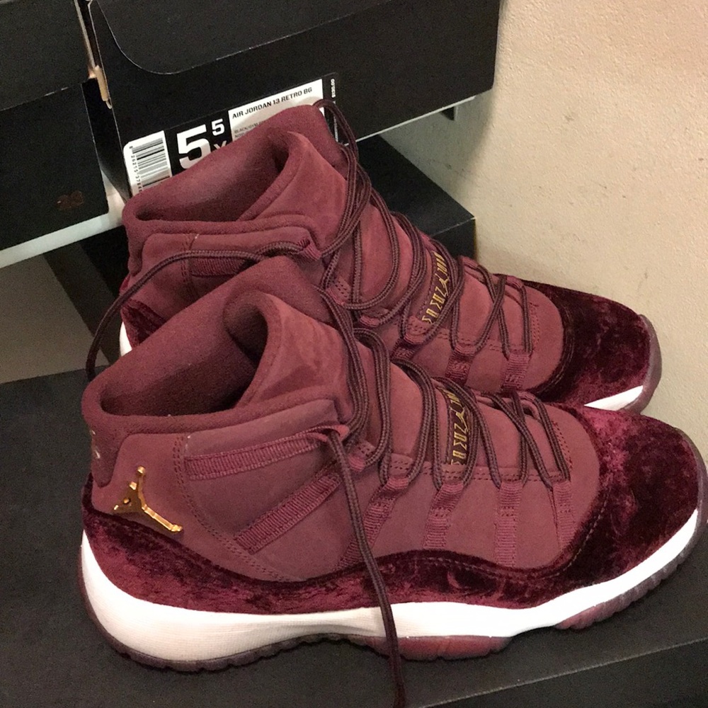 Air Jordan Retro 11 Heiress Maroon Gold